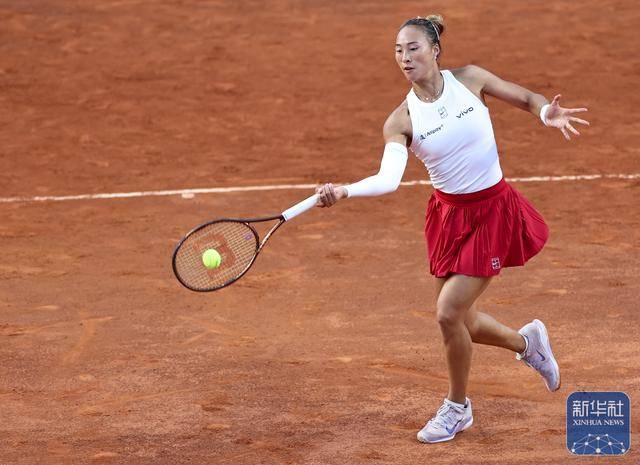 关于强手如林:网球比赛中选手不离弦外的信息 关于强手如林:网球比赛中选手不离弦外的信息