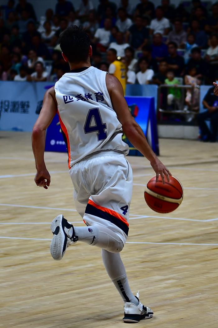 爱游戏在线-包含中超比赛精华视频：球员运球技术精湛的词条