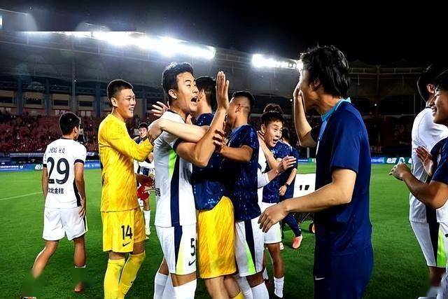 爱游戏体育下载-多支球队瞄准胜利，尽全力在比赛中拼搏(多支球队瞄准胜利,尽全力在比赛中拼搏的句子)