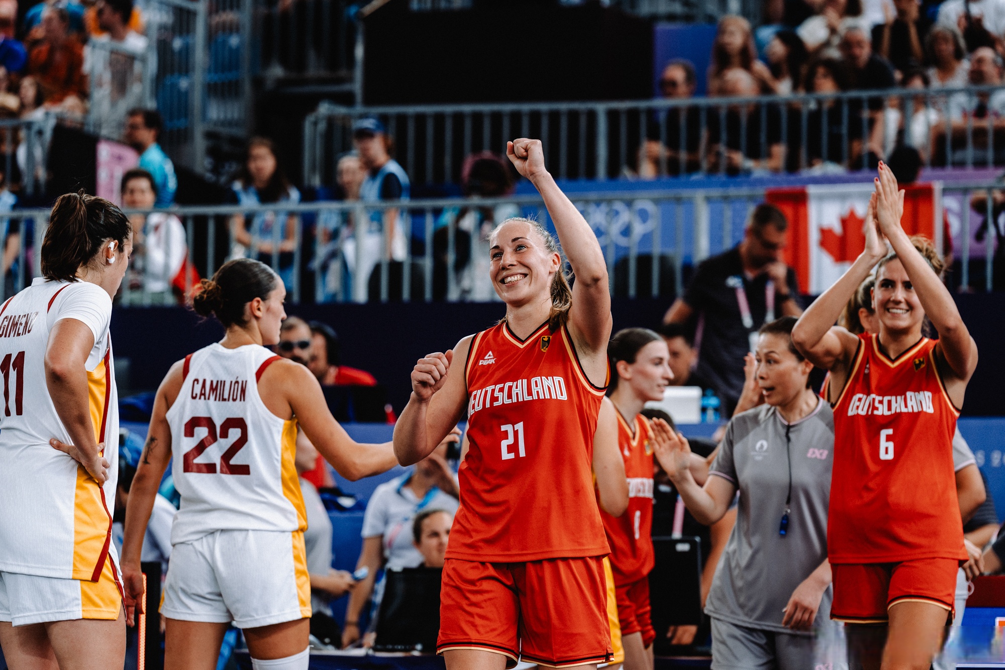 爱游戏入口-加拿大队在排球比赛中一路领先夺冠(加拿大队在排球比赛中一路领先夺冠的是谁)