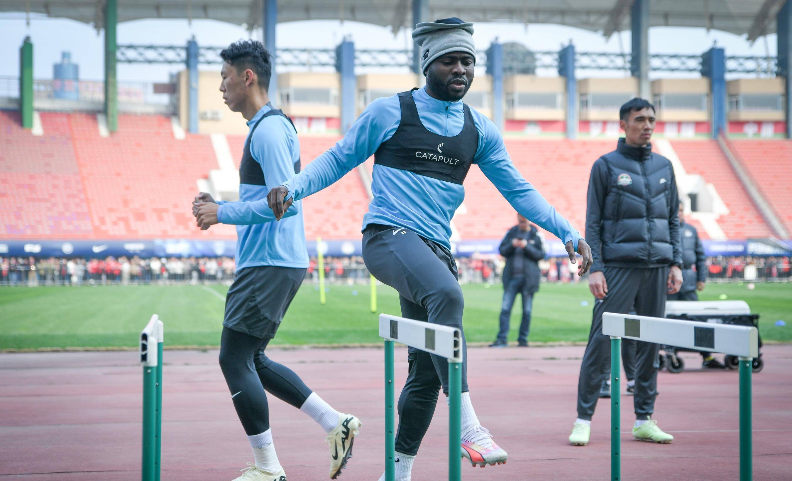 包含布宜诺斯艾利斯独立外援训练状态火热,世俱杯淘汰赛关键战的词条 包含布宜诺斯艾利斯独立外援训练状态火热,世俱杯淘汰赛关键战的词条