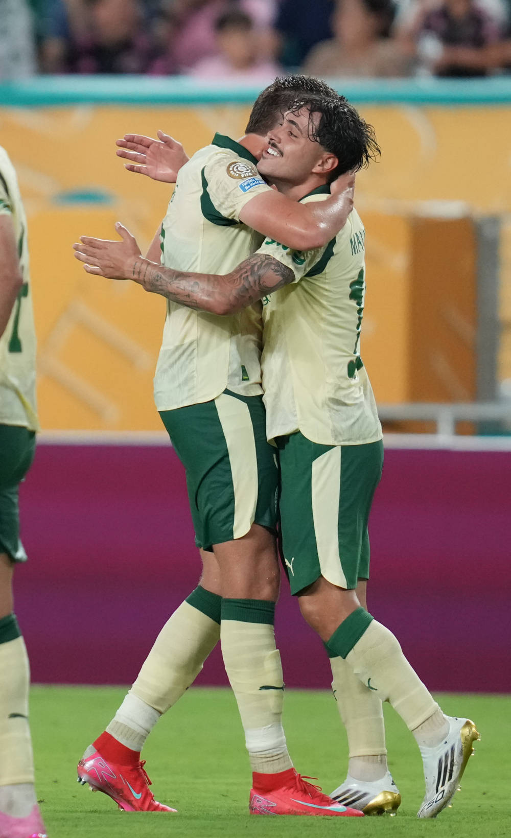 爱游戏官方入口-关于帕尔梅拉斯球迷现场助威，激发球队夺冠斗志的信息