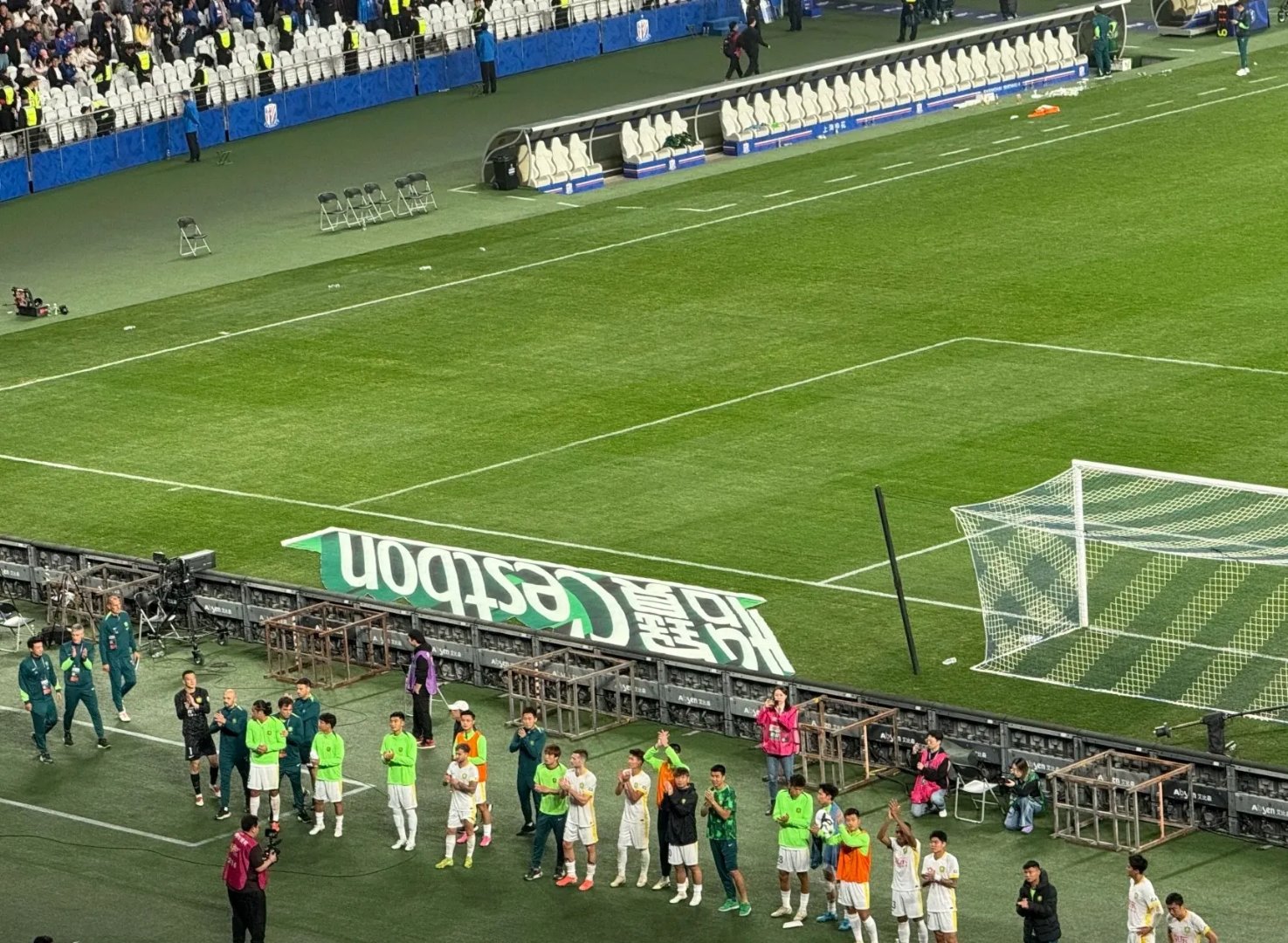 凭借一波北京国安，中超成功失误，现场教练席炸锅的简单介绍