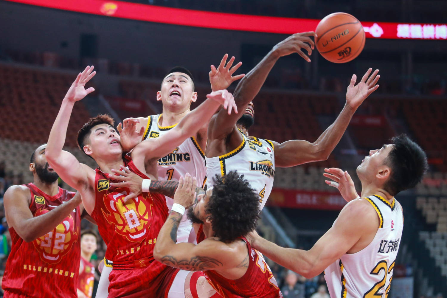 爱游戏体育官网-深圳队成为本场最大亮点，中超瞬间破防，碾压的简单介绍