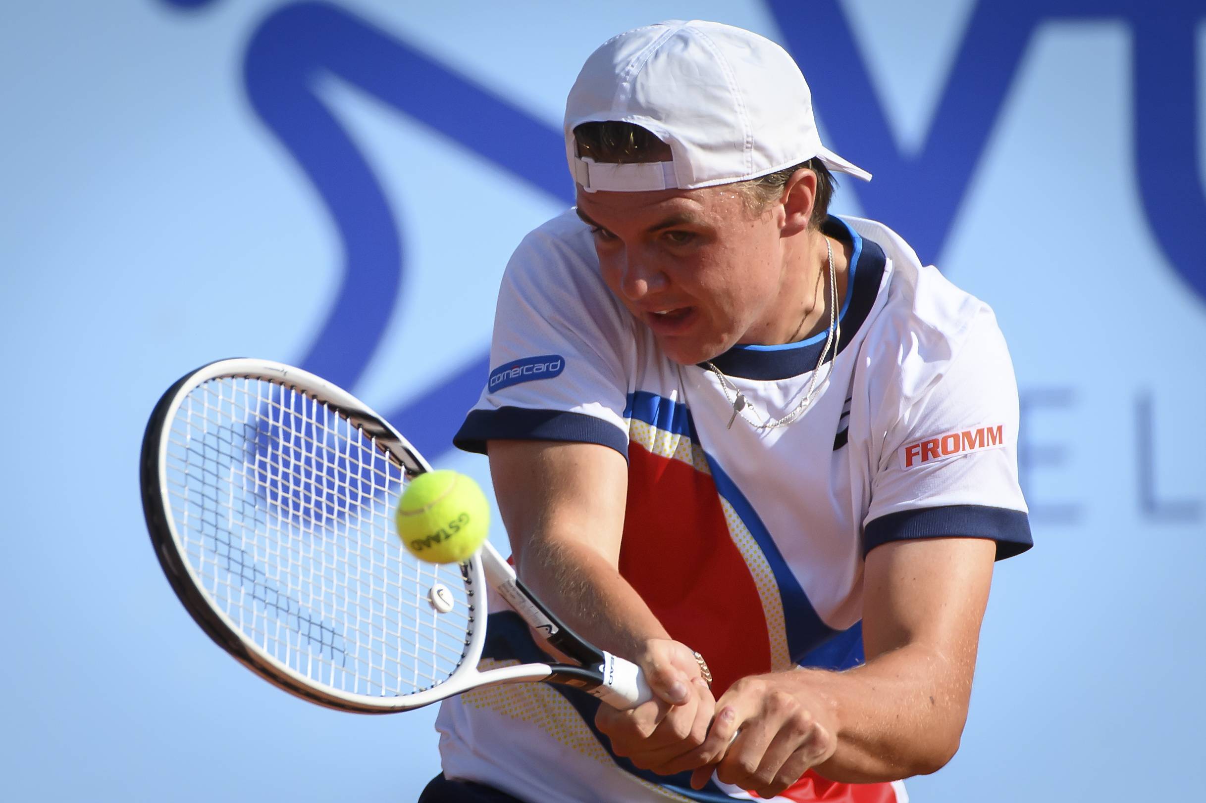 爱游戏-瑞士选手在自行车赛中速度惊人，轻松晋级