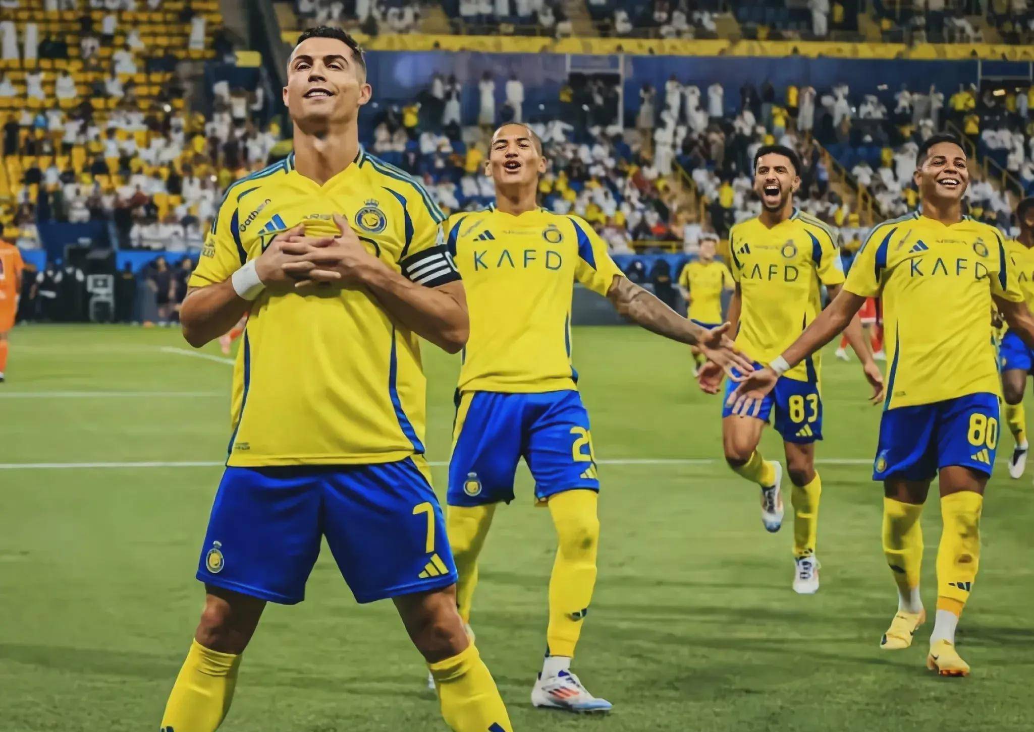 足球明星被曝出新恋情,备受瞩目 足球明星被曝出新恋情,备受瞩目