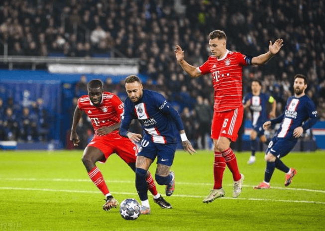 拜仁慕尼黑队全队出击，战胜对手晋级