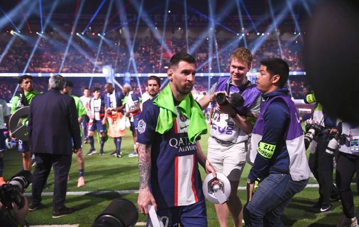 爱游戏体育链接-梅西憾失点球，巴黎主场逆转拜仁