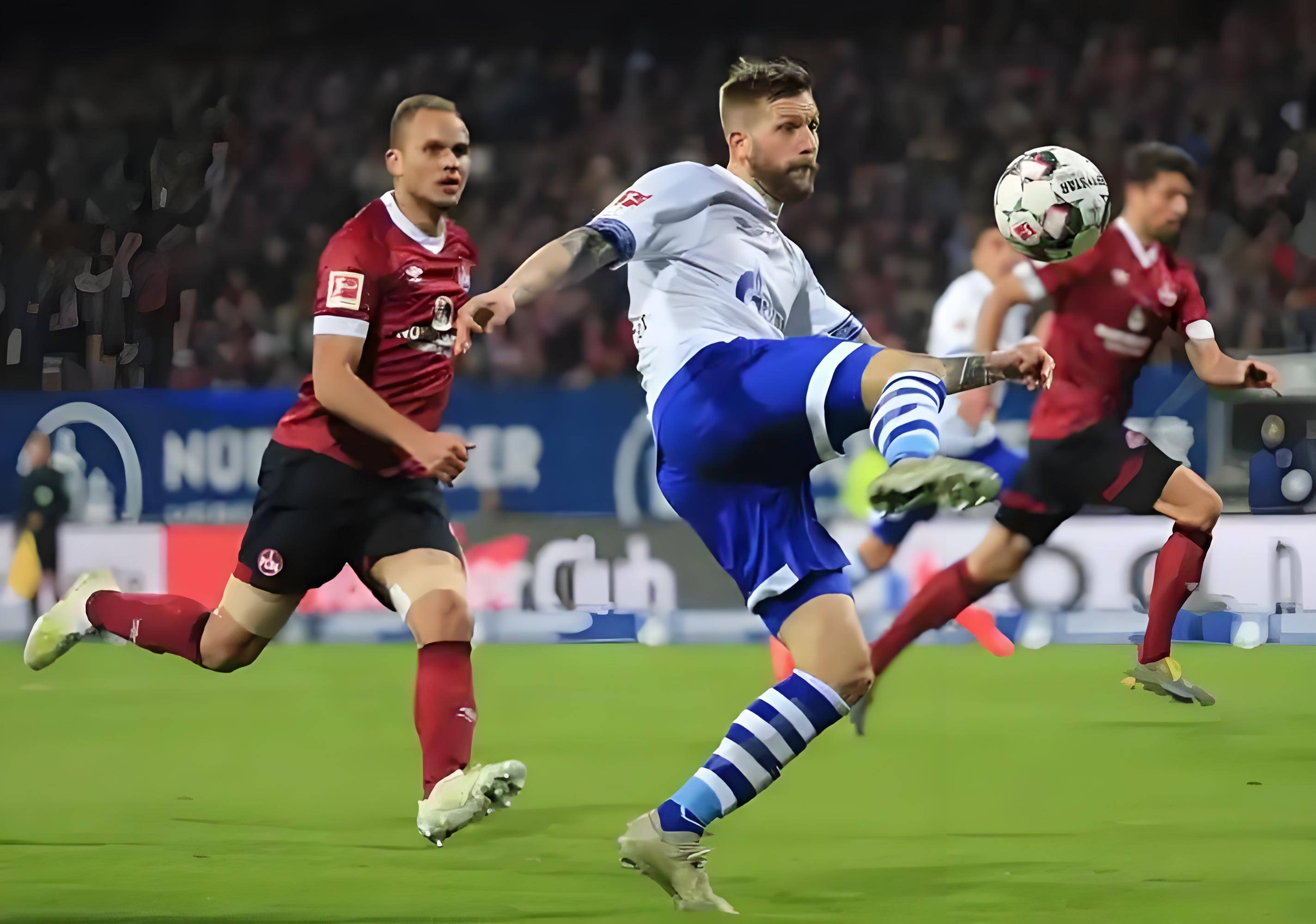 爱游戏体育官网-沙尔克04遭遇惨败，德甲降级危机加重