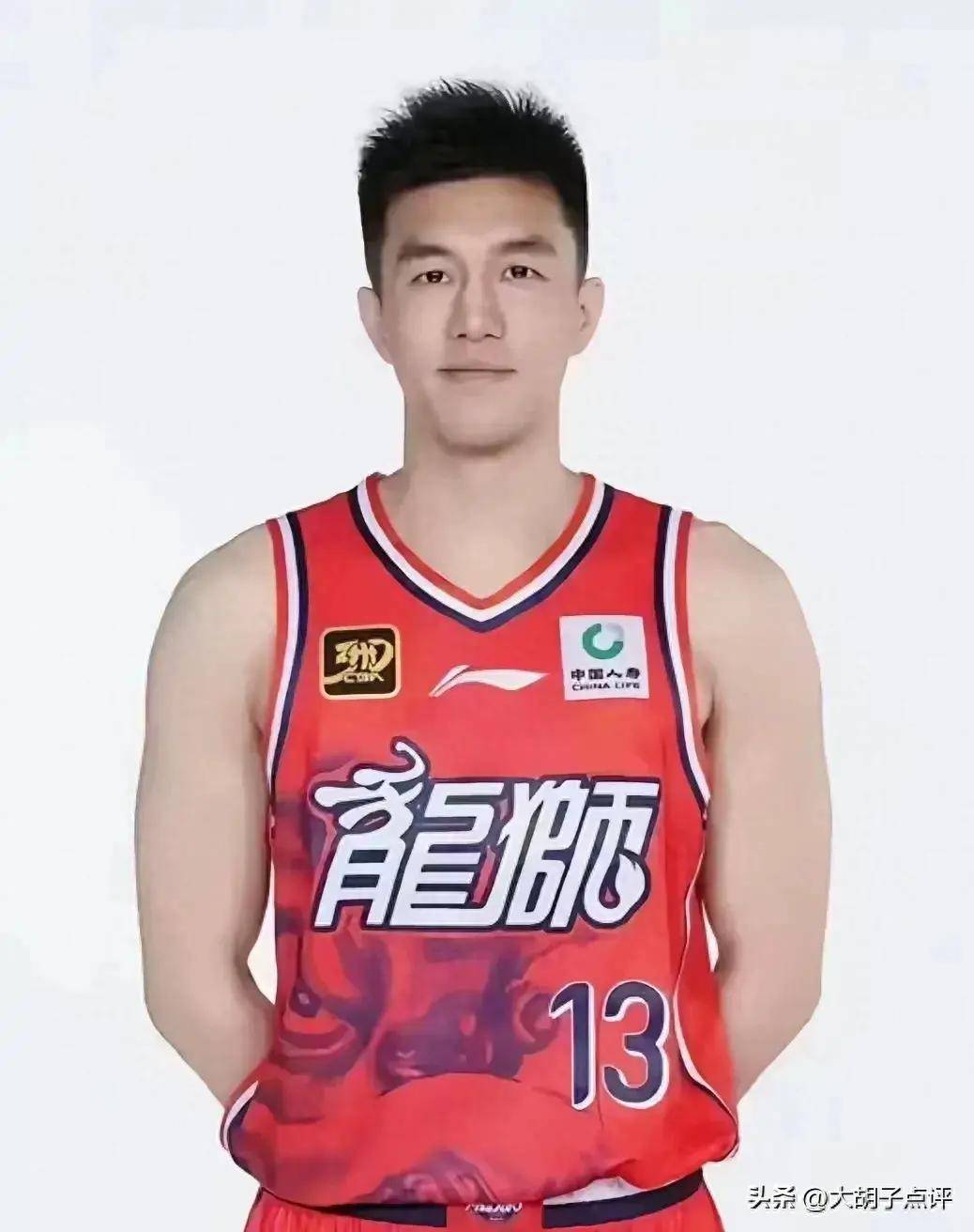 广州队球员在比赛中表现稳定,取得胜利 广州队球员在比赛中表现稳定,取得胜利