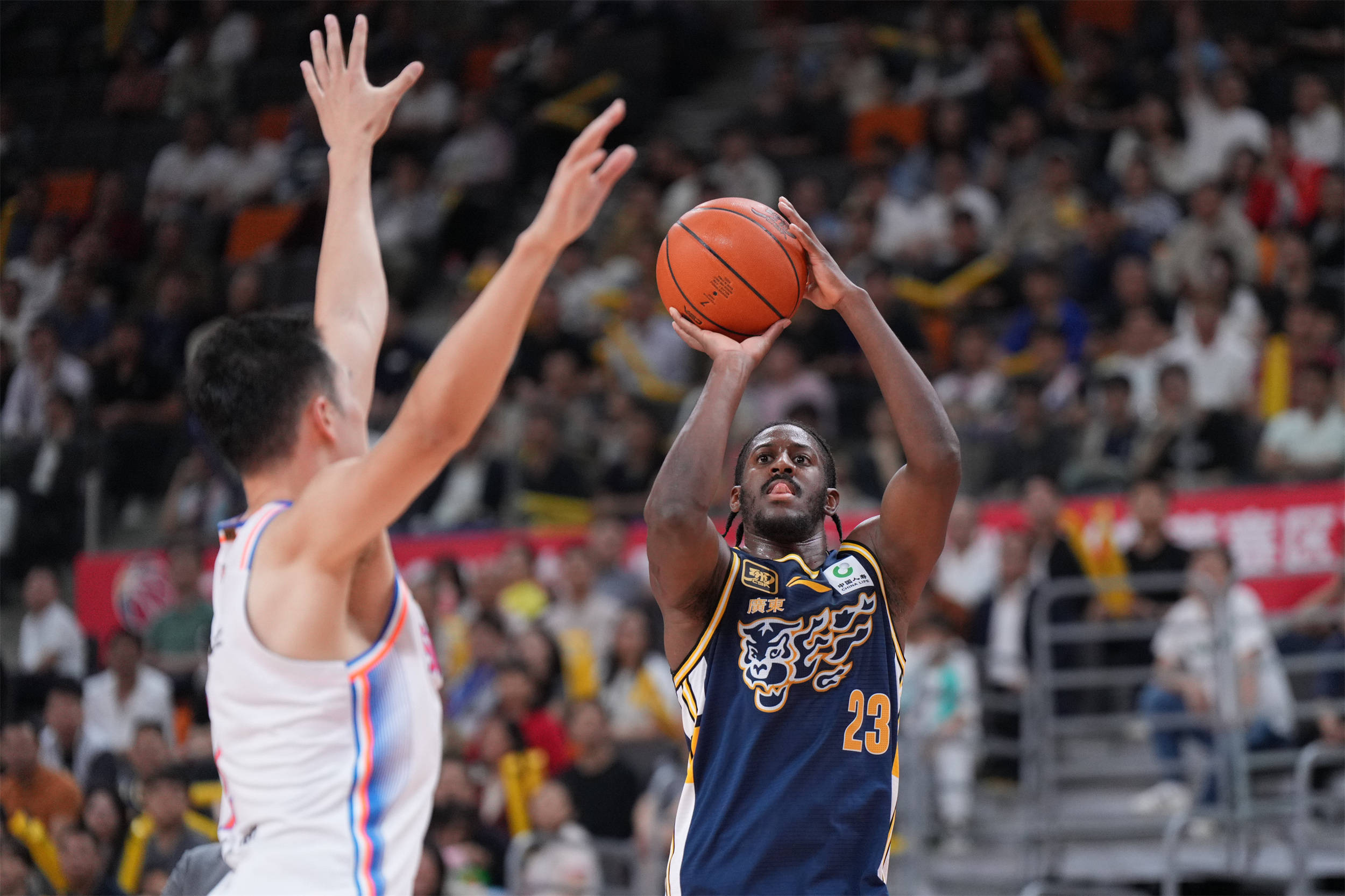 爱游戏在线登录-广东队实力过人，轻松击败对手