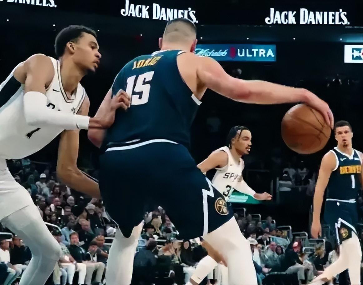 山东队在与对手交锋中展现出强大实力 山东队在与对手交锋中展现出强大实力