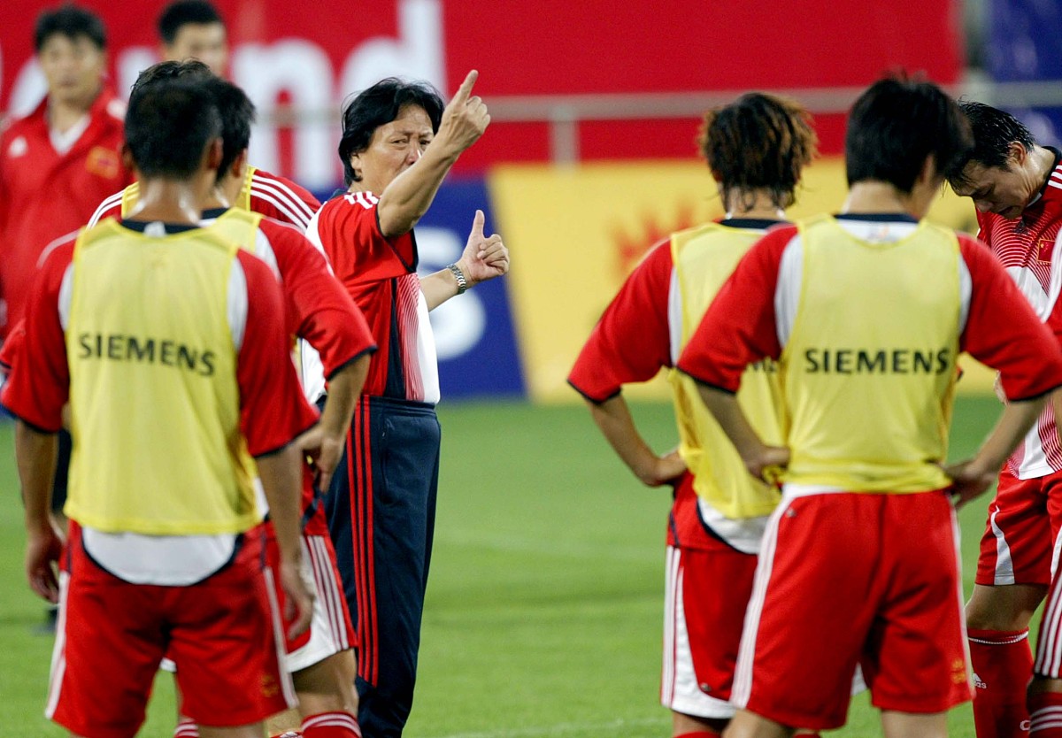 爱游戏官网-足球赛场惊现绝杀一幕，助力球队逆袭成功