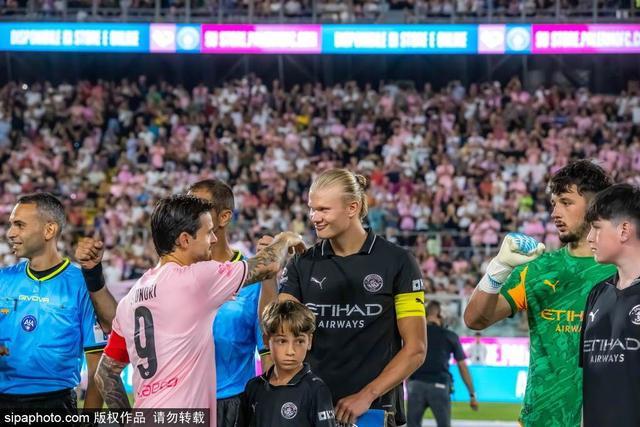 拜仁慕尼黑客场战胜莱比锡,继续领跑 拜仁慕尼黑客场战胜莱比锡,继续领跑