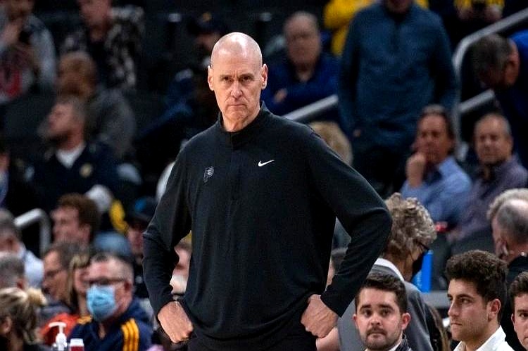 步行者队主控受伤,客场失利!的简单介绍 步行者队主控受伤,客场失利!的简单介绍