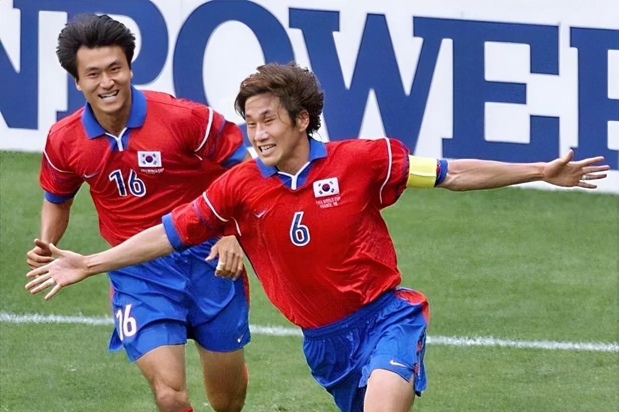 韩国球员在世界预选赛中攻入制胜球 韩国球员在世界预选赛中攻入制胜球
