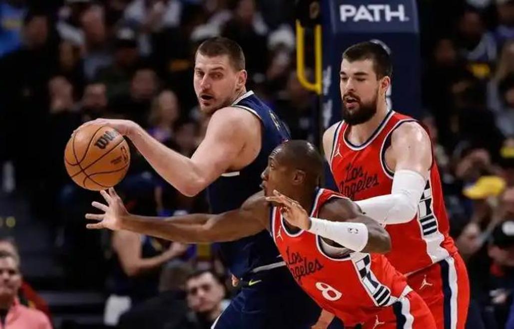 快船队在主场逆转雷霆队，零封对手