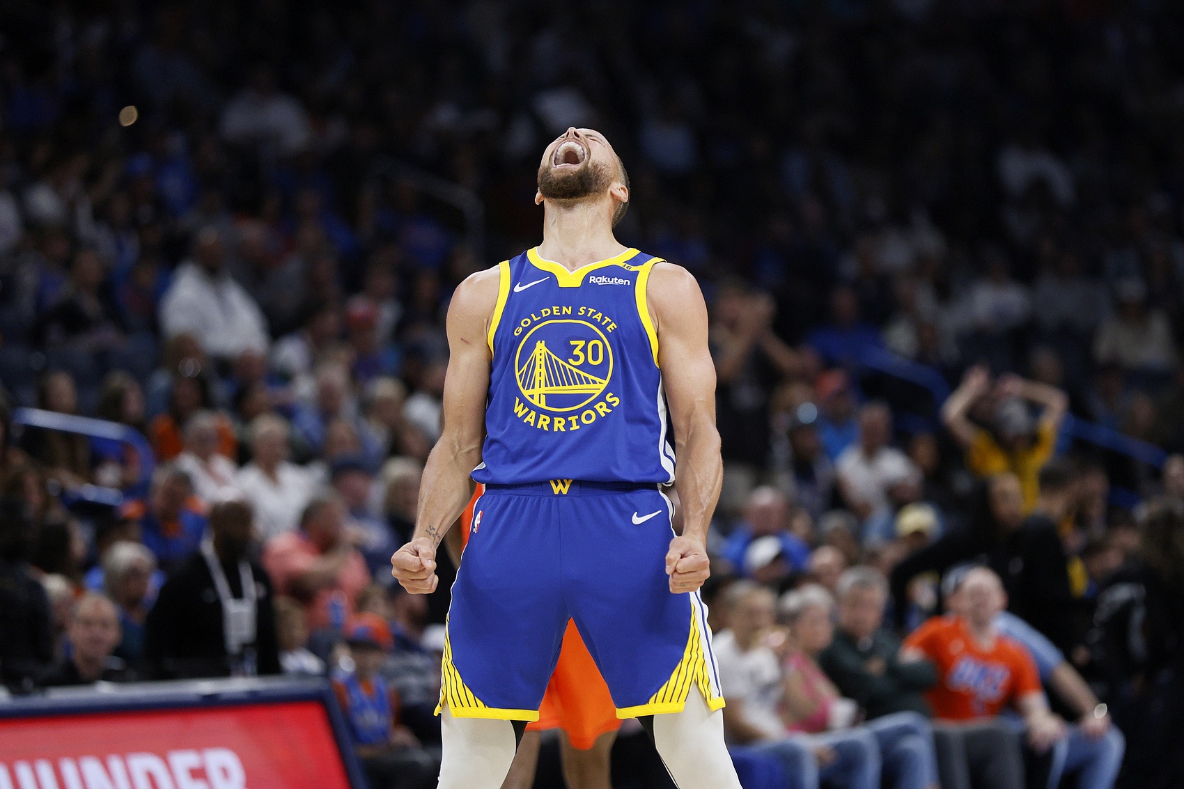 勇士主场击败骑士,库里31分全场最高 勇士主场击败骑士,库里31分全场最高