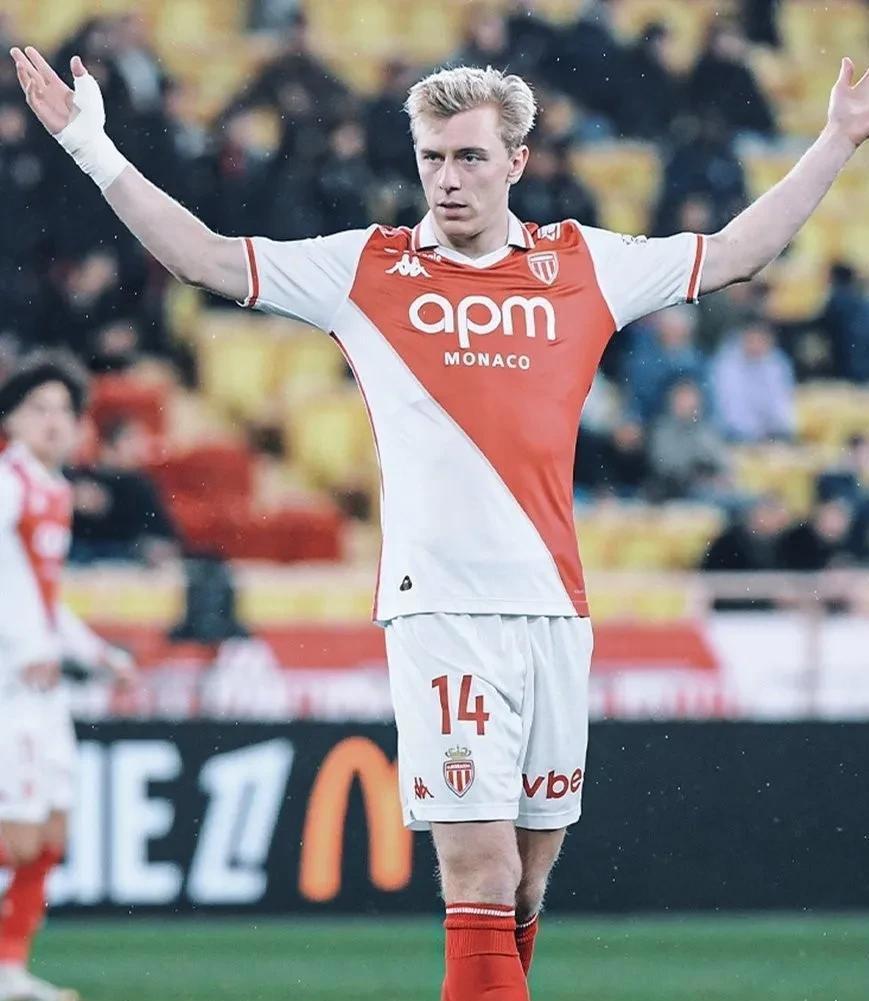 阿森纳前锋受伤下场,球队损失一员大将 阿森纳前锋受伤下场,球队损失一员大将